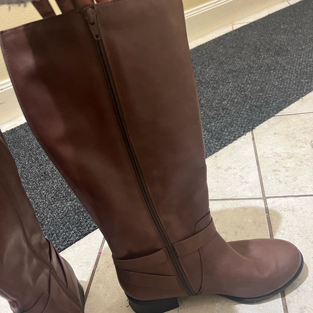 Brown Boots size 8 1/2 women.